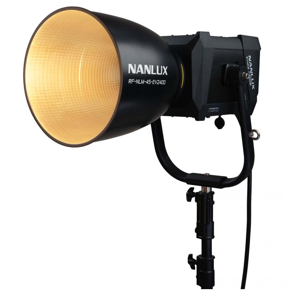 FOCO LED NANLUX EVOKE 2400B BICOLOR SPOT LIGHT + FLIGHT CASE